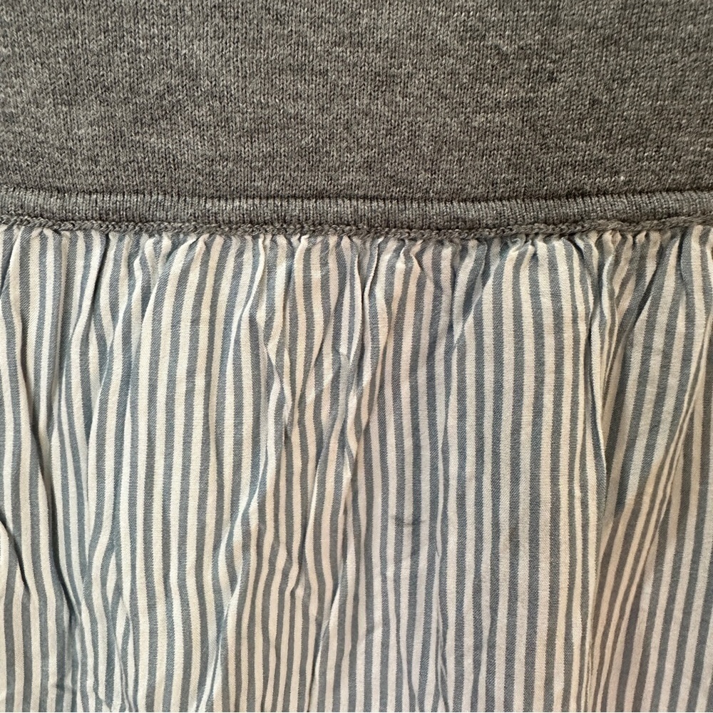 LOFT Outlet Gray Mixed Media V-Neck Sweater Size M – Striped Back Panel - Picture 6 of 16